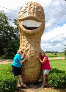 Plains peanut statue Plains, GA peanut statue