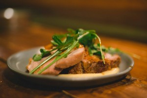 Pork sirloin with arugula, apple and garlic jus Pork sirloin with arugula, apple and garlic jus
