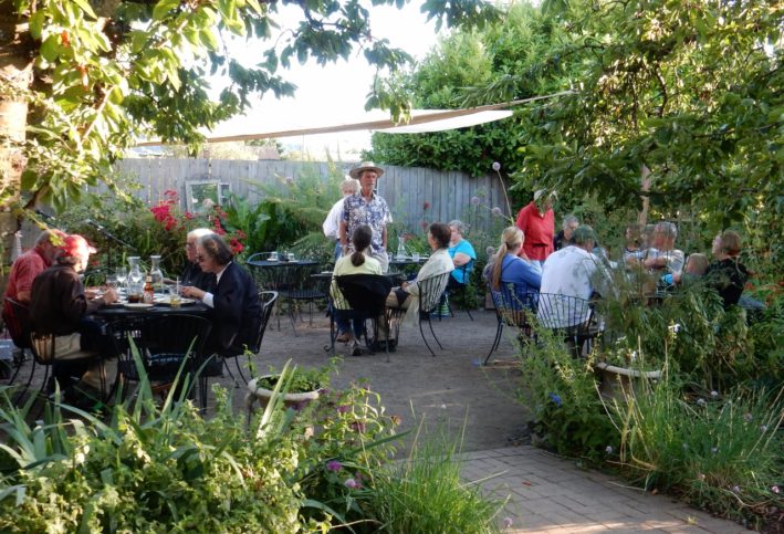 Alderwood_alfresco dining (1280x872)