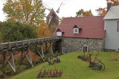 Les Moulins de L’lsle aux-Courdes milling museum features both water- and wind-driven mills.