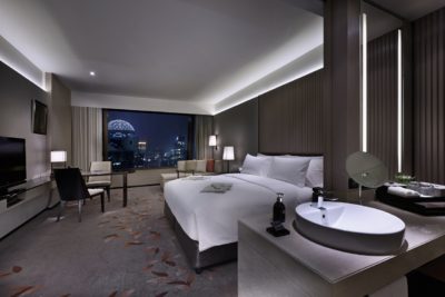 Even the guestrooms at Okura Prestige are luxurious.