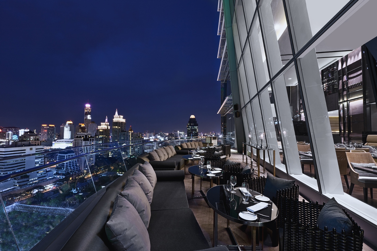 Up&Above Bar_night (1280x853)