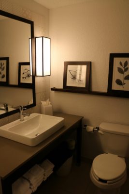 Country Inn bathroom