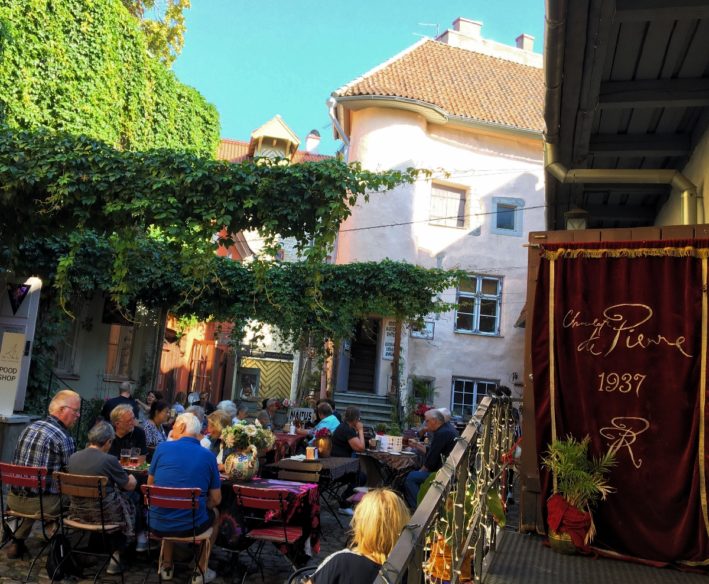 Baltics by the Bite: Tallinn - a quaint courtyard
