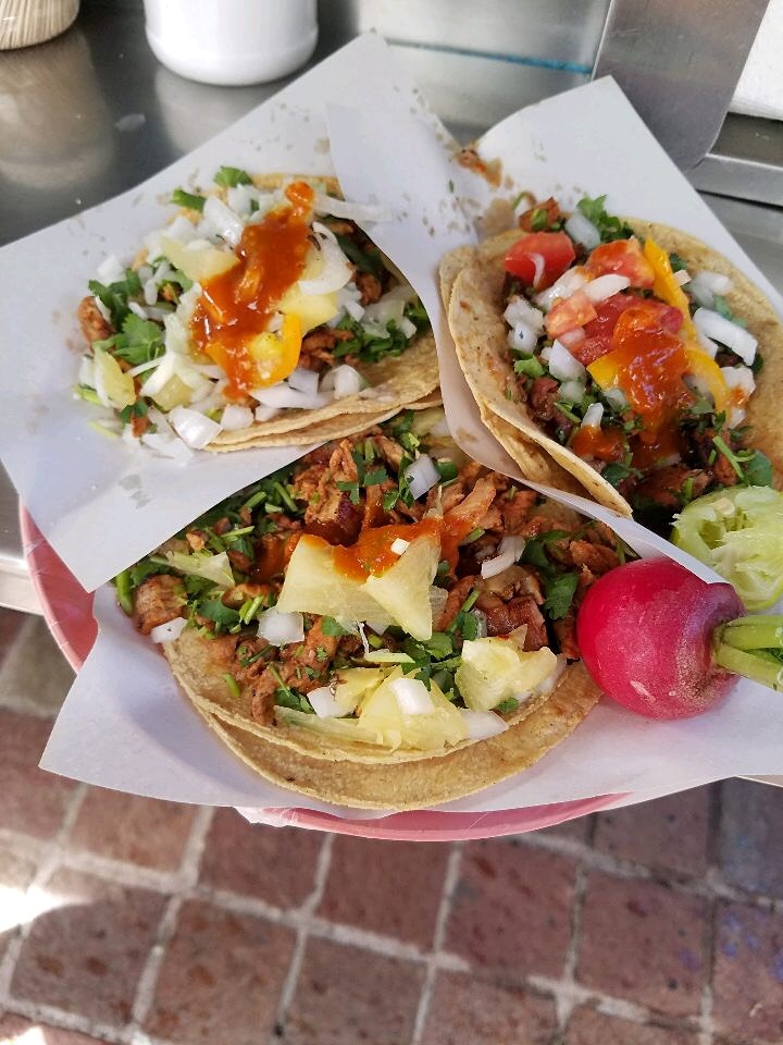 Get a variety of street tacos in Valle de Bravo.