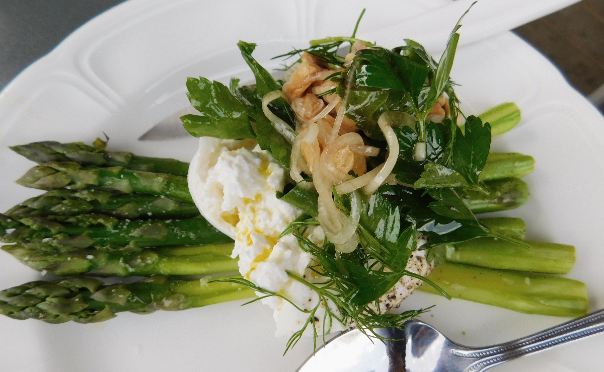 Un Po di Piu's Asparagus Burrata.