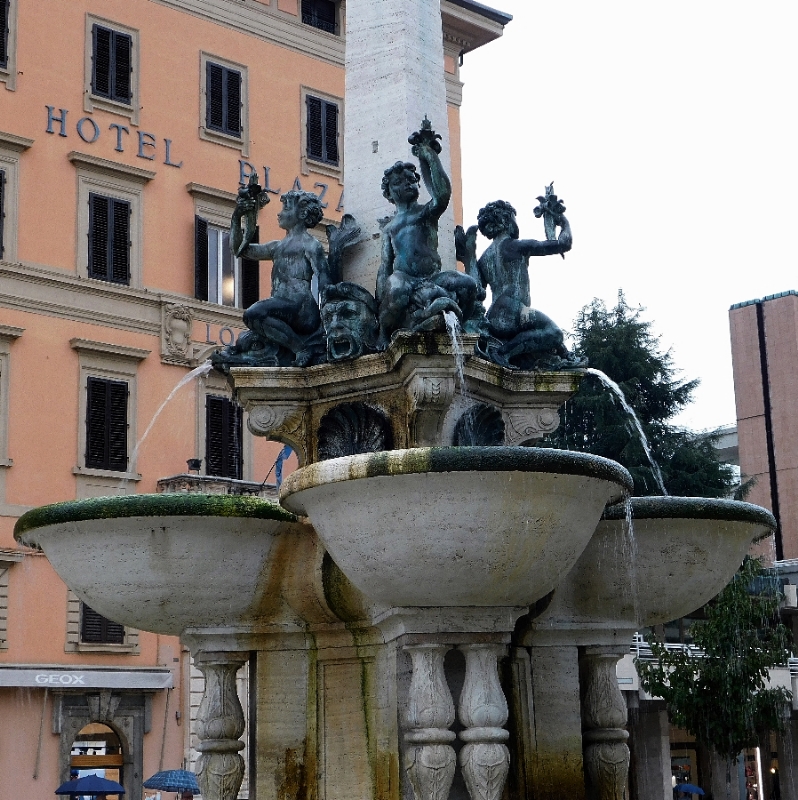 Cherubs in the Fontana Guidotti can be seen in Italy.