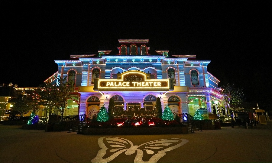 A Smoky Mountain Christmas at Dollywood