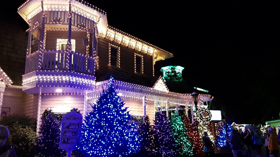 Dollywood In December A Smoky Mountain Christmas at Dollywood - Real Food Traveler