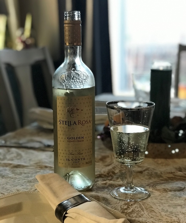 Golden Honey Peach wine from Stella Rosa makes for a great food and wine pairing during the holidays.