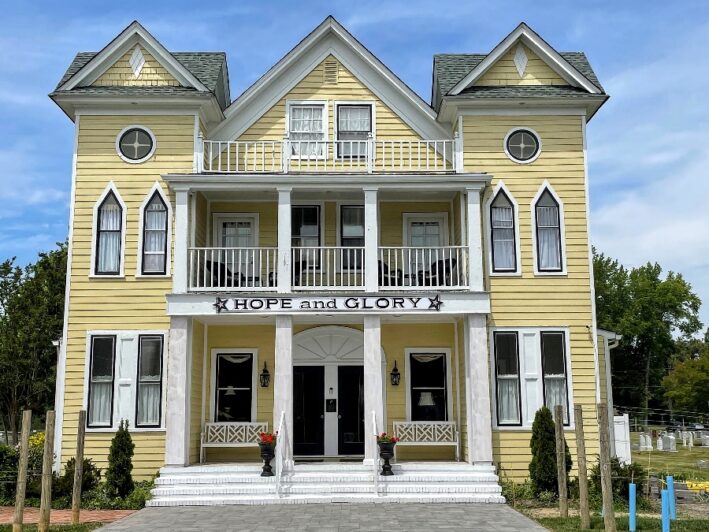 The yellow and white Hope and Glory Inn in Northern Neck VA
