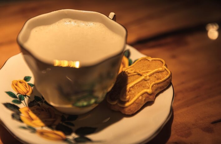 London Fog cocktail in teacup with cookie