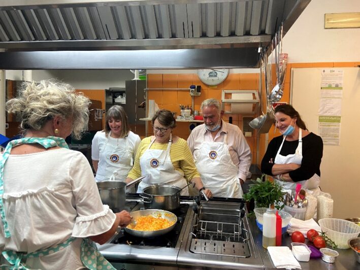 Tuscan Women Cook - students observing