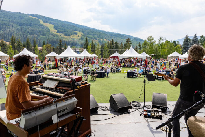 Enjoy live music during the Grand Tasting Events.