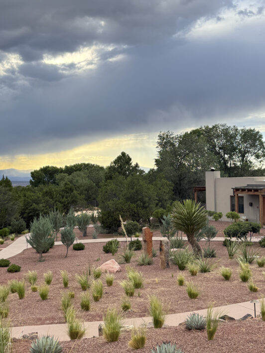 Four Seasons Resort Rancho Encantado, a place to stay in Santa Fe.